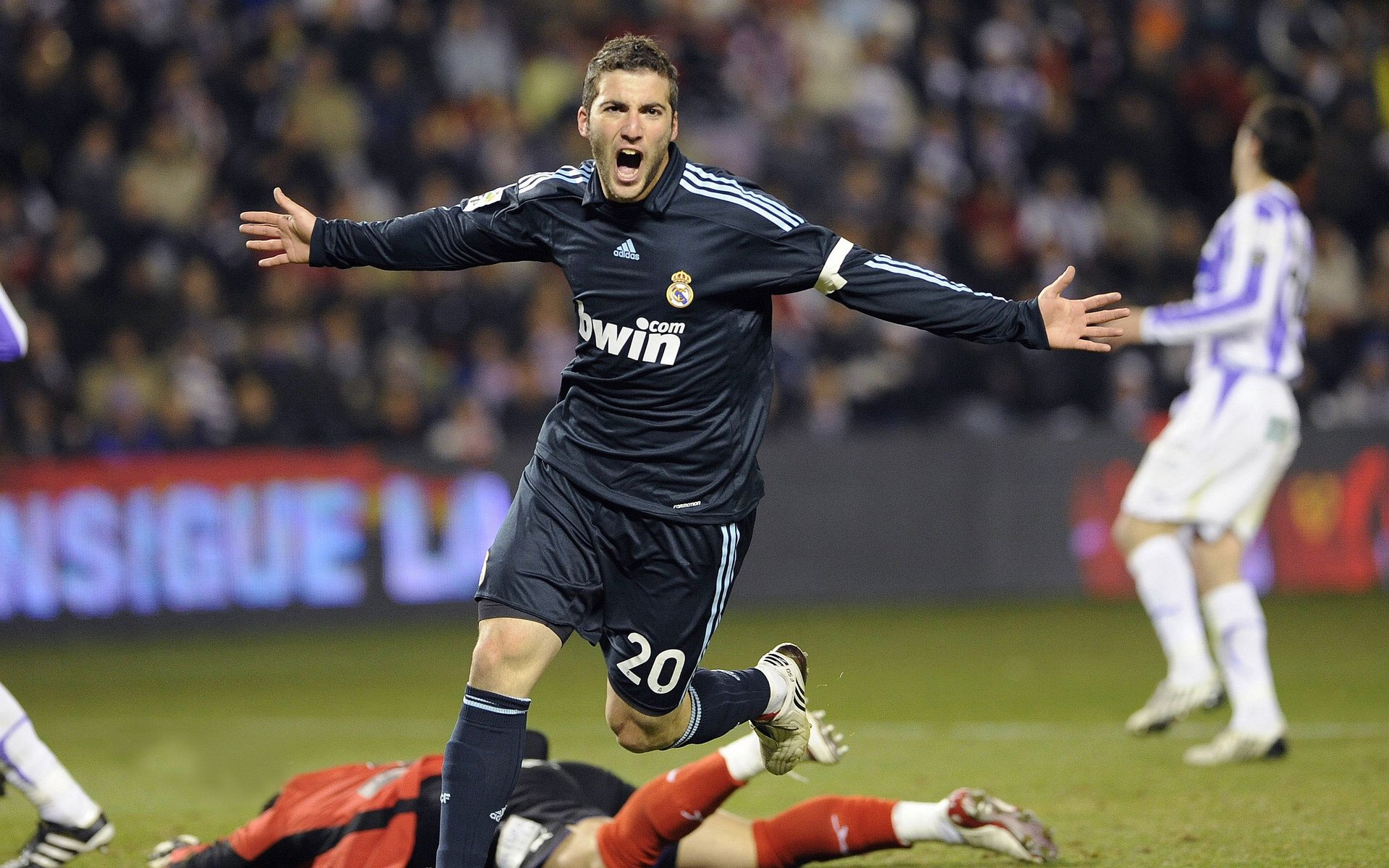 李冰洁200自决赛稳定输出赢掌声，李冰洁决赛视频