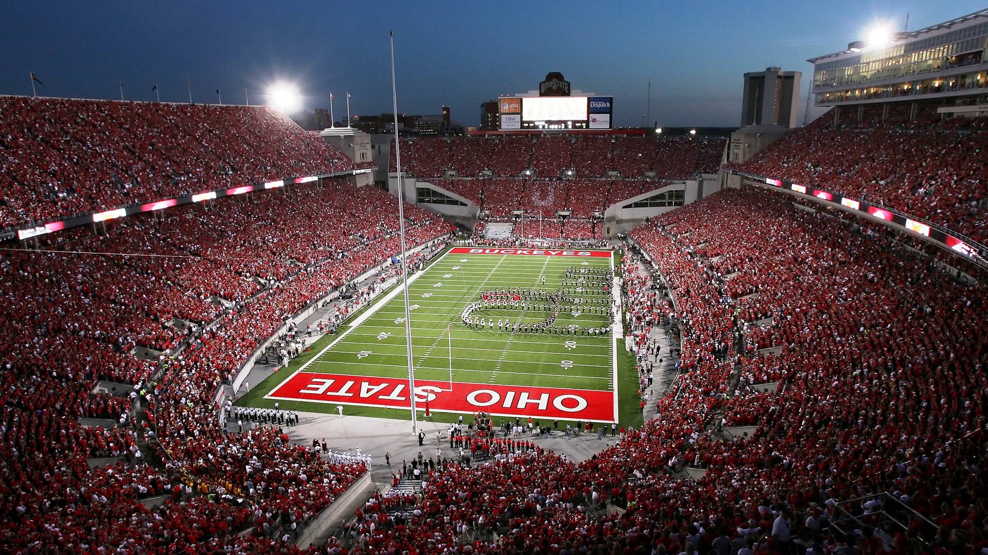 球迷的追星夜：偶像们在欧冠的光彩夺目，球迷明星